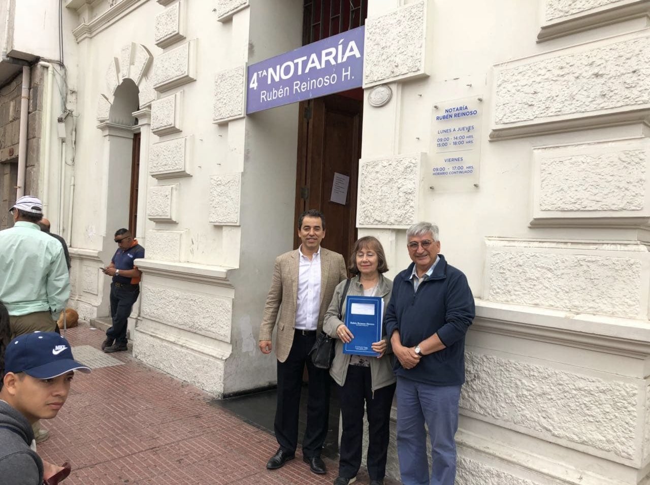 Firma de la escritura del derecho real de conservación de Hacienda El Durazno en la 4ª Notaría
