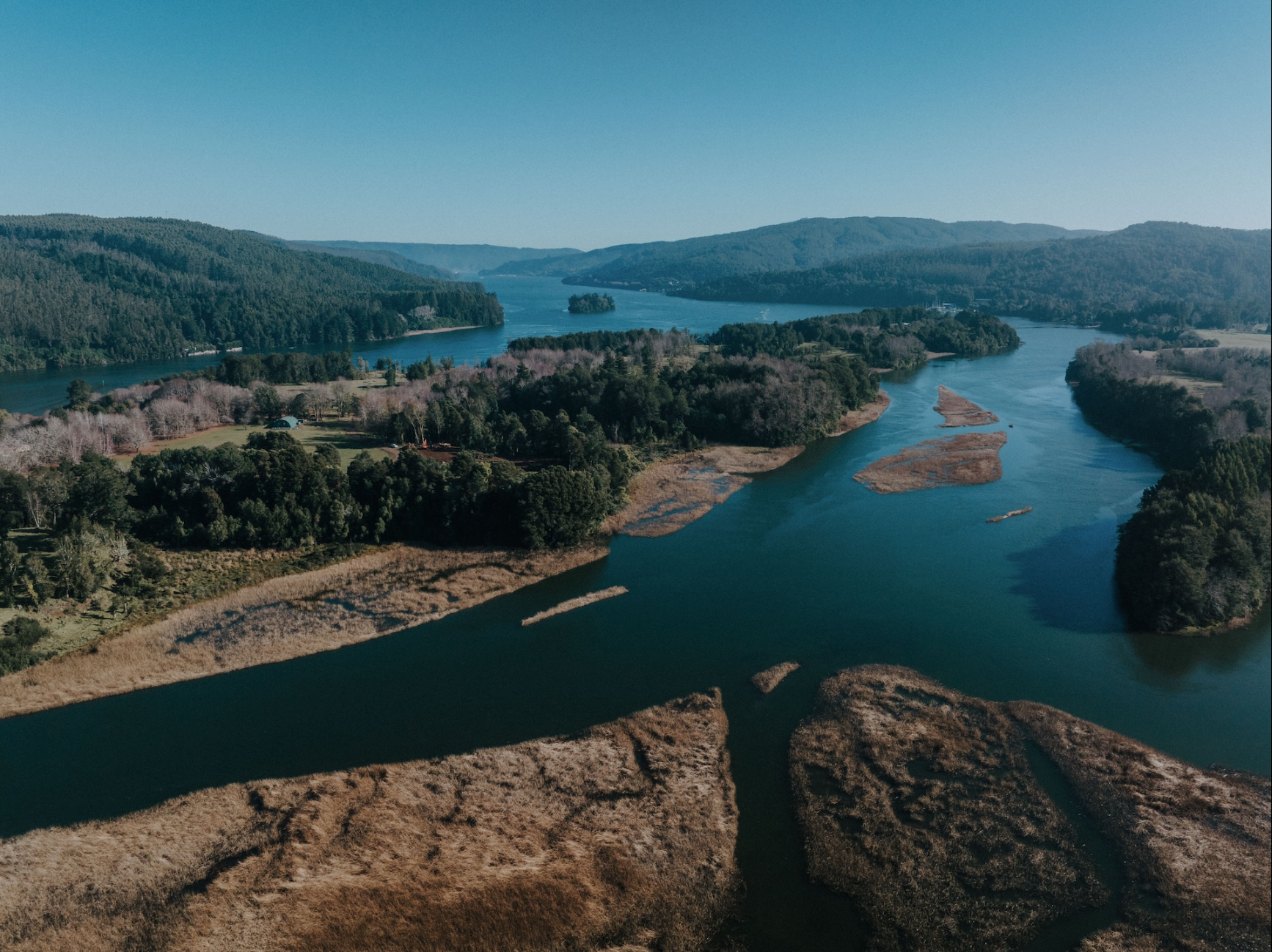 Vista aérea de Isla San Francisco y el río, Valdivia